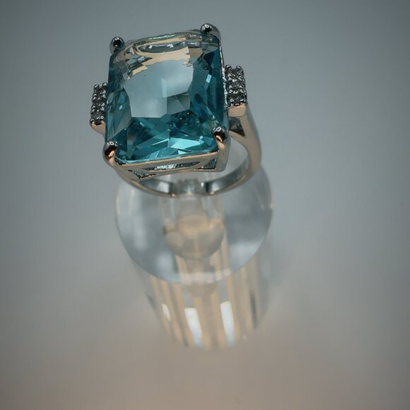 Aquamarine Gemstone Cocktail Ring Size 6 Silver Tone - Picture 12 of 15